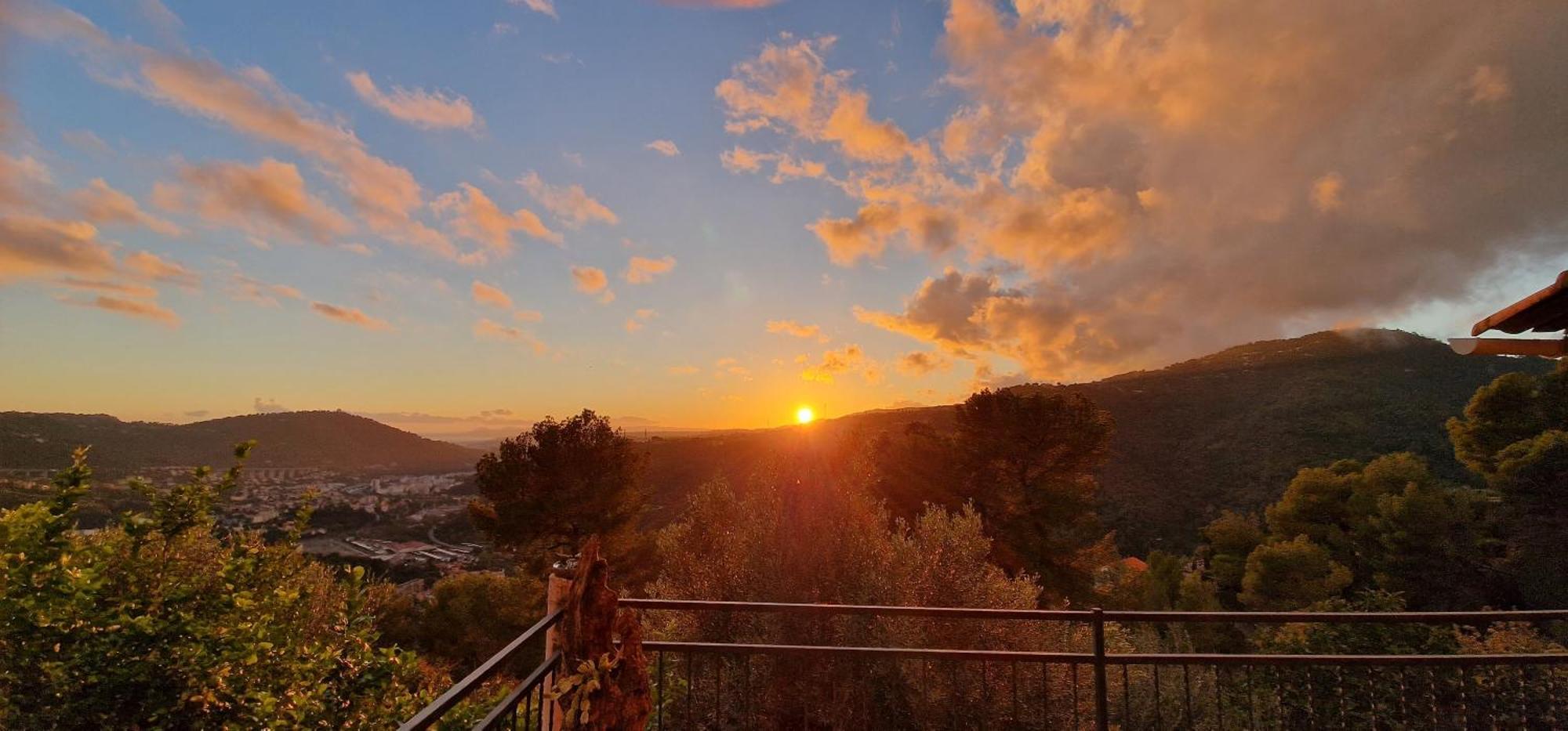 Le Chalet De La Pierreraie Cote D'Azur Piscine Terrasse Et Vue Mer Drap Eksteriør billede